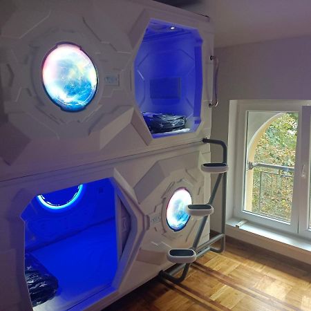 Panda Victor Space Capsule Hostel-Neo Nomad Beograd Bagian luar foto