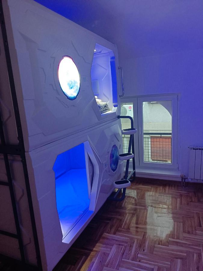 Panda Victor Space Capsule Hostel-Neo Nomad Beograd Bagian luar foto