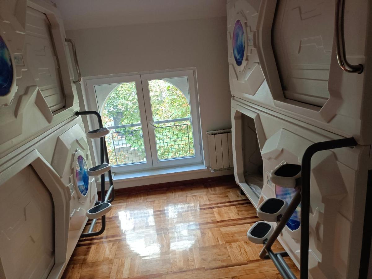 Panda Victor Space Capsule Hostel-Neo Nomad Beograd Bagian luar foto