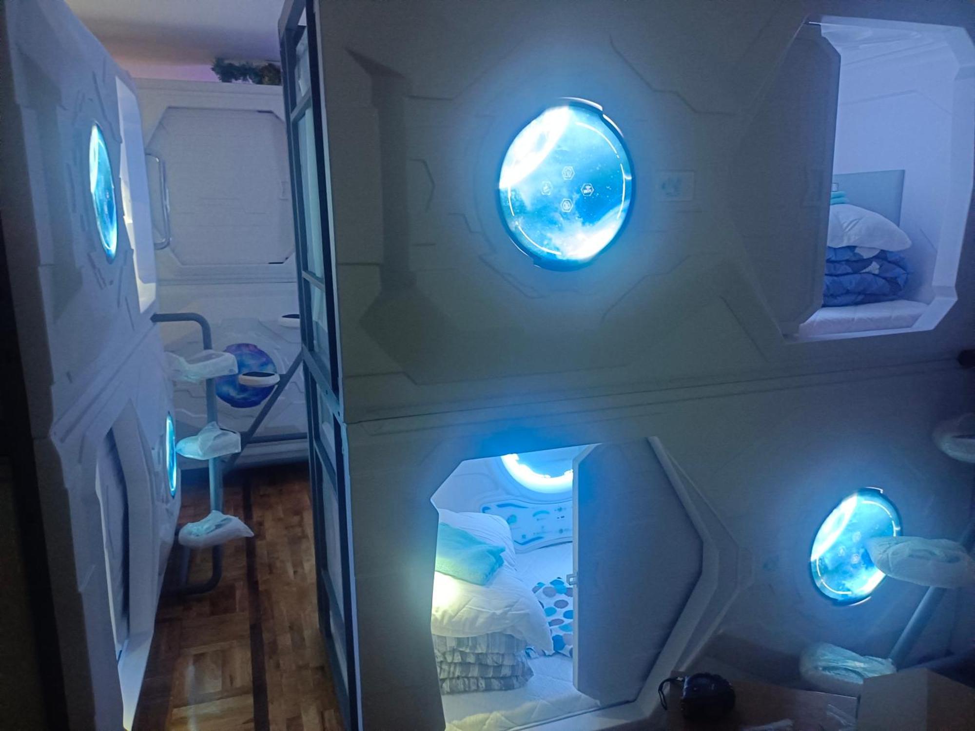Panda Victor Space Capsule Hostel-Neo Nomad Beograd Bagian luar foto
